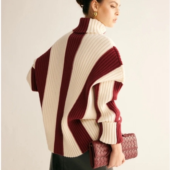 Commense Oversized Ribbed Turtleneck Sweater in Cream and Burgundy - Picture 5 of 10